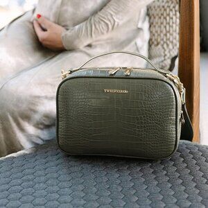 TWELVElittle Luxe Diaper Clutch/Diaper Bag Black w/Changing Pad, EUC